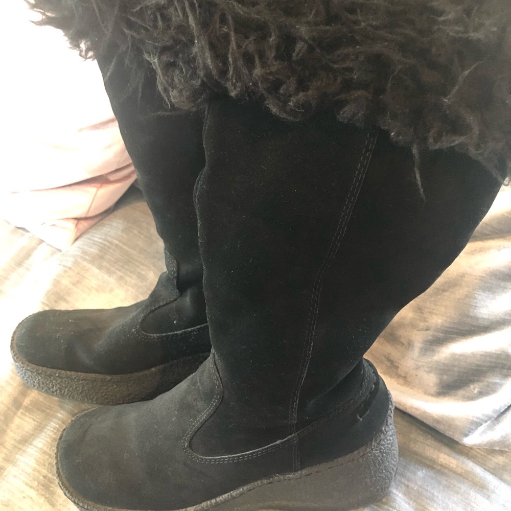 Black Bongo suede platform winter boots - size 8